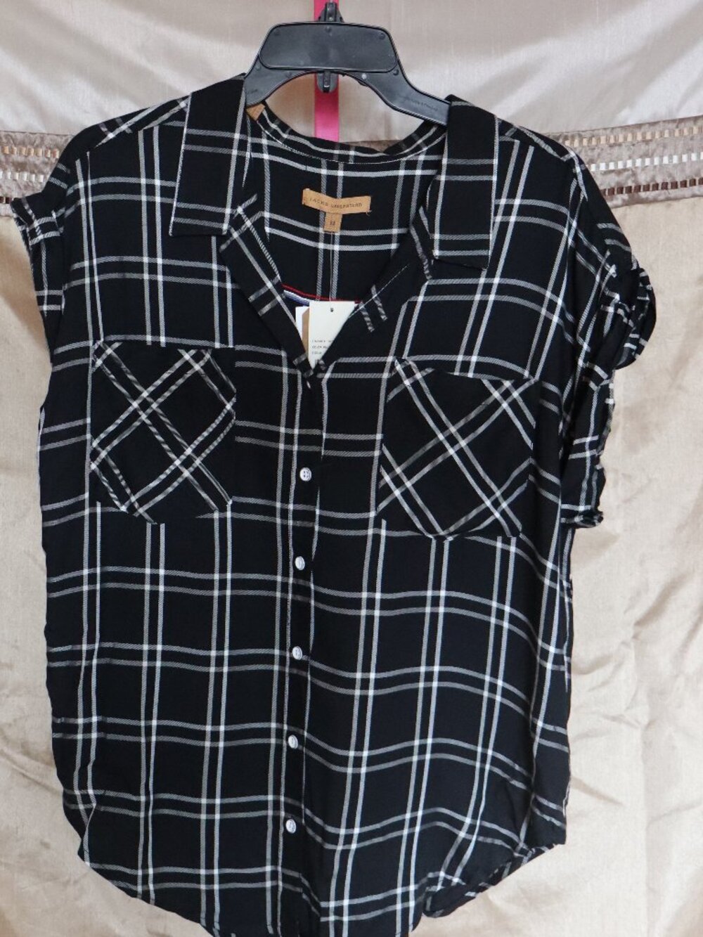 NWTs JACKS GIRLFRIEND Black/White plaid cap sleeve button down top - Medium